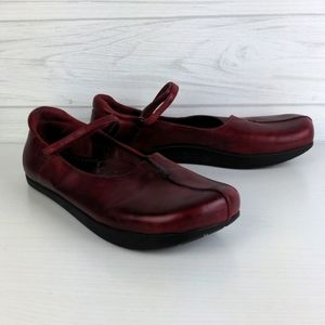Earth Kalso Solar Mary Jane Flats Bordeaux size 10